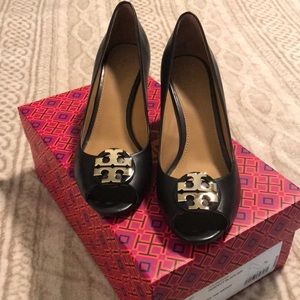 Beautiful Tory Burch wedge open toe shoes.